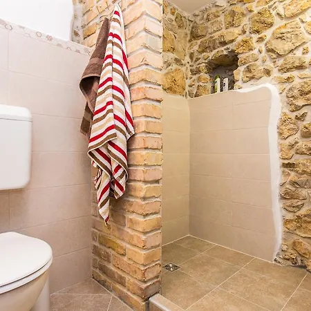 Bonaca * Vrbnik (Primorje-Gorski Kotar)